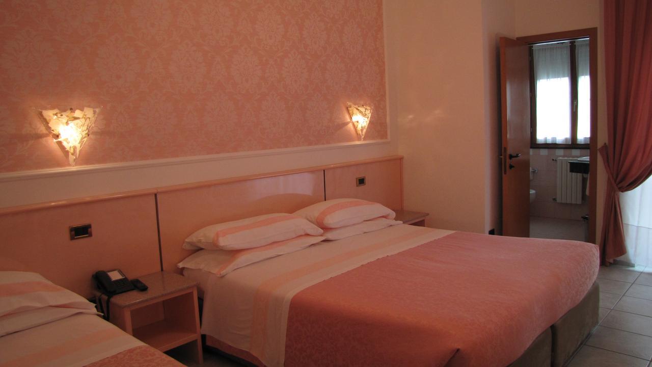 Triple Room,639242901:JPEG
